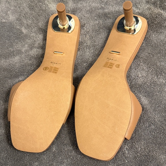 42 Gold Brand Elegant Tan Heeled Sandals with Gold Accent on heel Size 9 - Picture 6 of 6